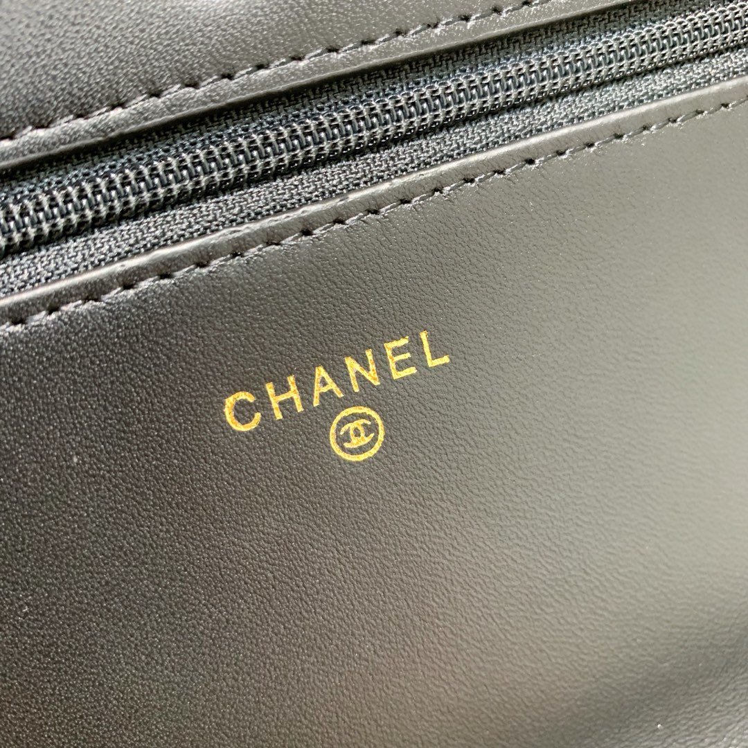 Ch**el Calfskin Gabrielle Woc bag 01