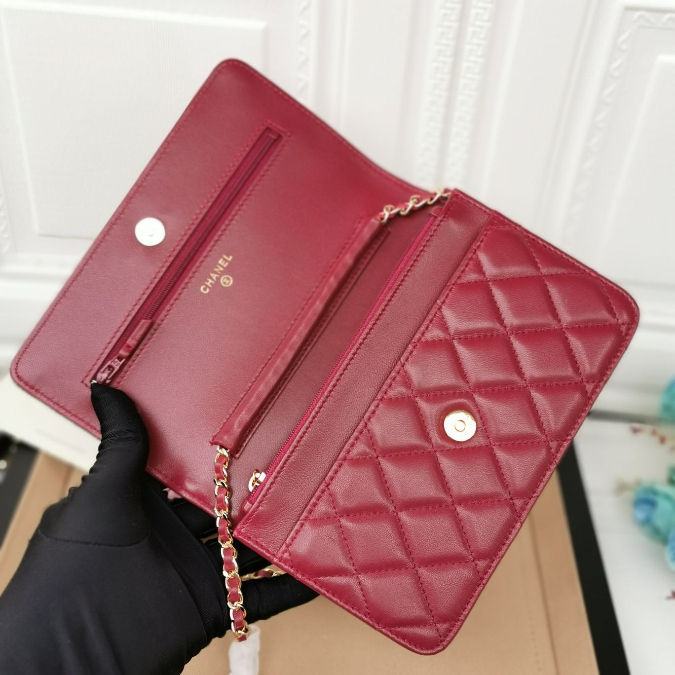 Ch**el Woc Chain wallet Red