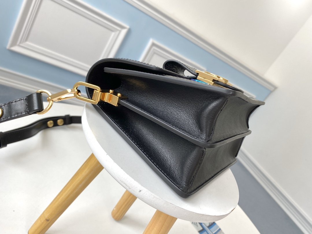 LV Dauphine Handbags 20CM black