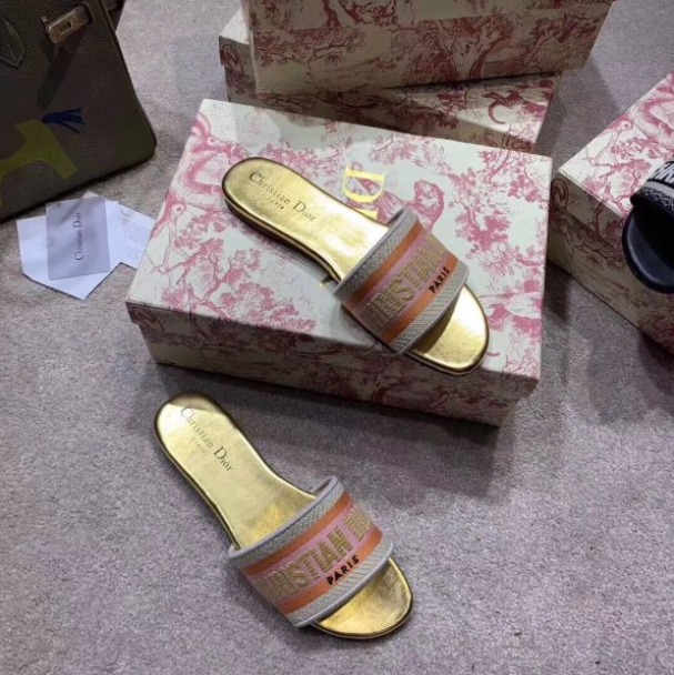 D10r Slippers