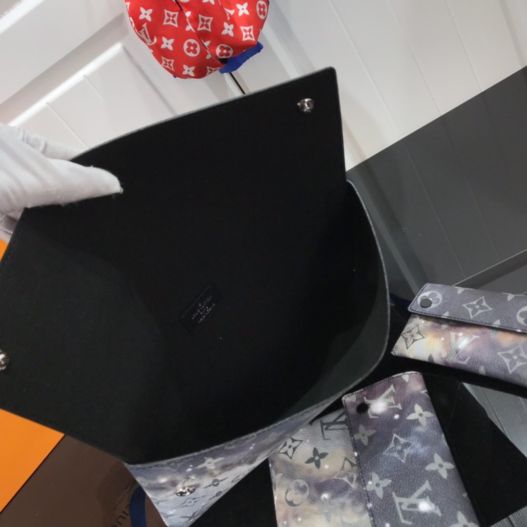 LV Pouch Alpha Triple N44417