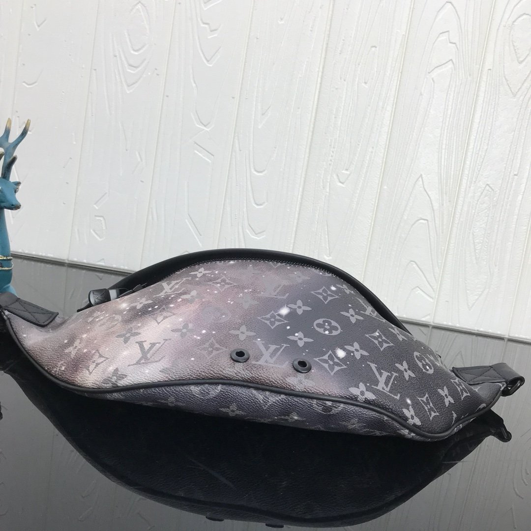 LV DISCOVERY BUMBAG Monogram Galaxy