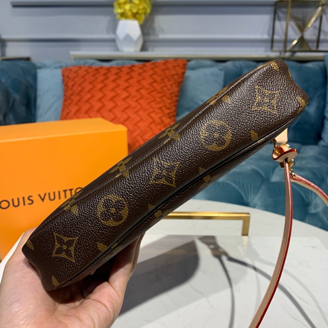 LV POCHETTE ACCESSOIRES