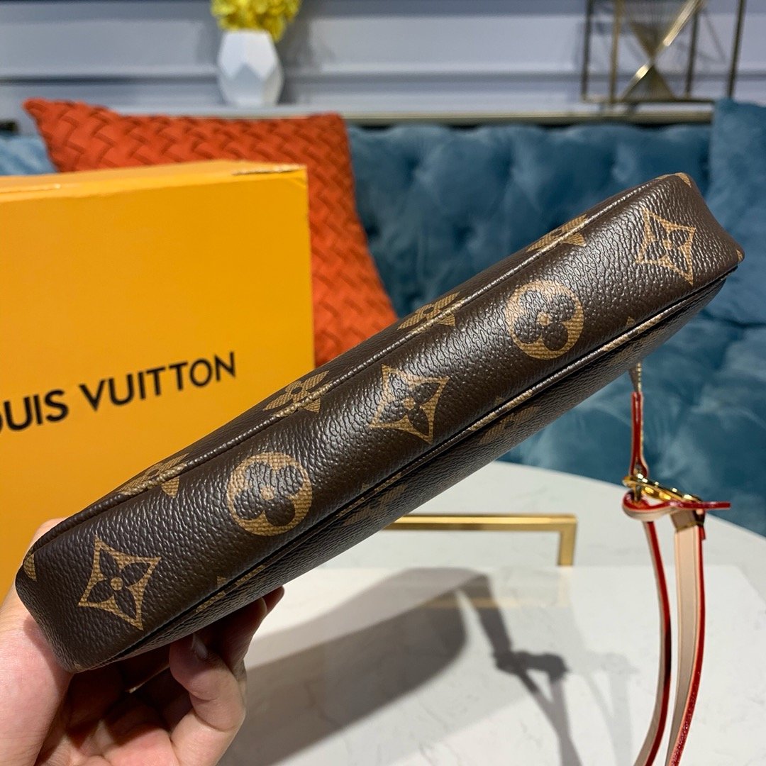 LV POCHETTE ACCESSOIRES 01