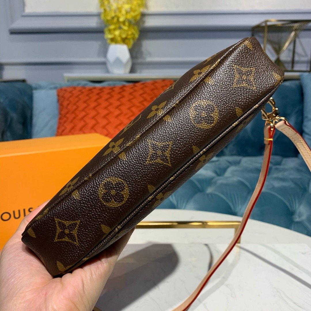 LV POCHETTE ACCESSOIRES 04