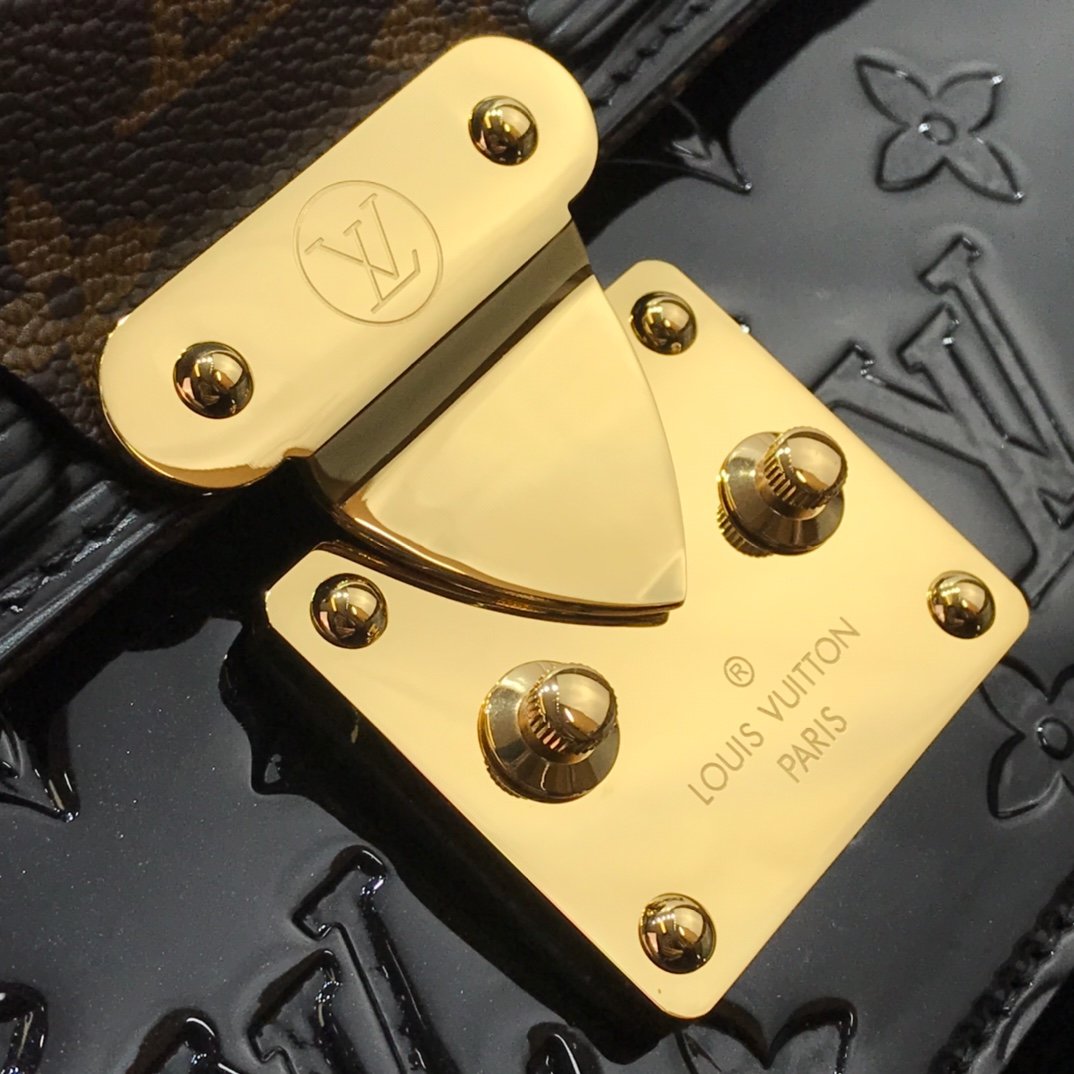 LV WYNWOOD BAG M90442