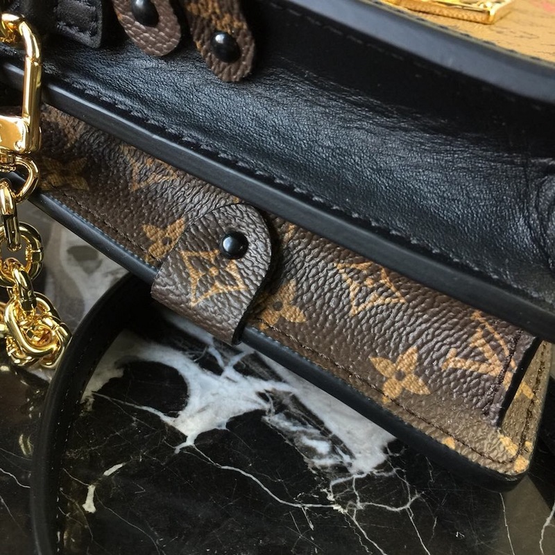 L0vis Vvtt0n Trunk Clutch 004