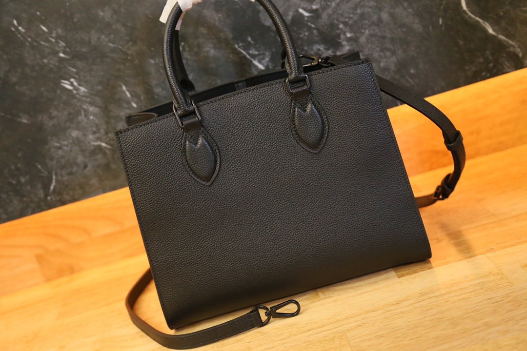 L0vis Vvtt0n Lockme Tote black 15.5cm