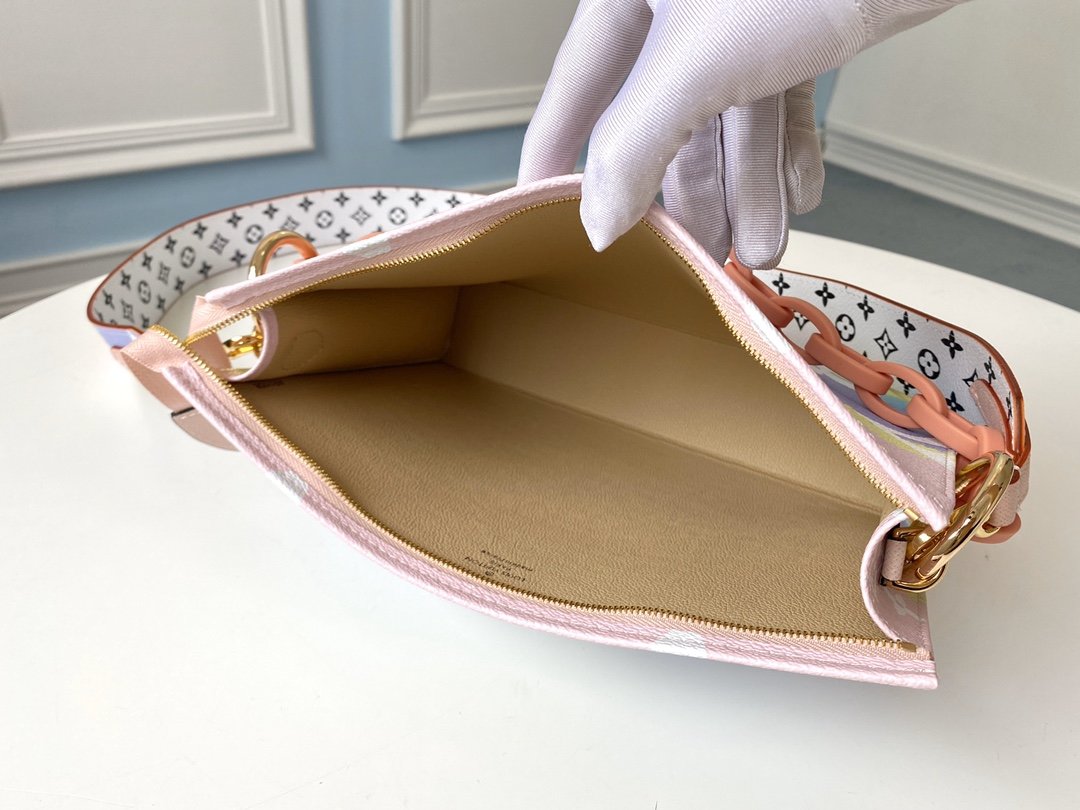 L0vis Vvtt0n Escase TOILET POUCH XL M68138