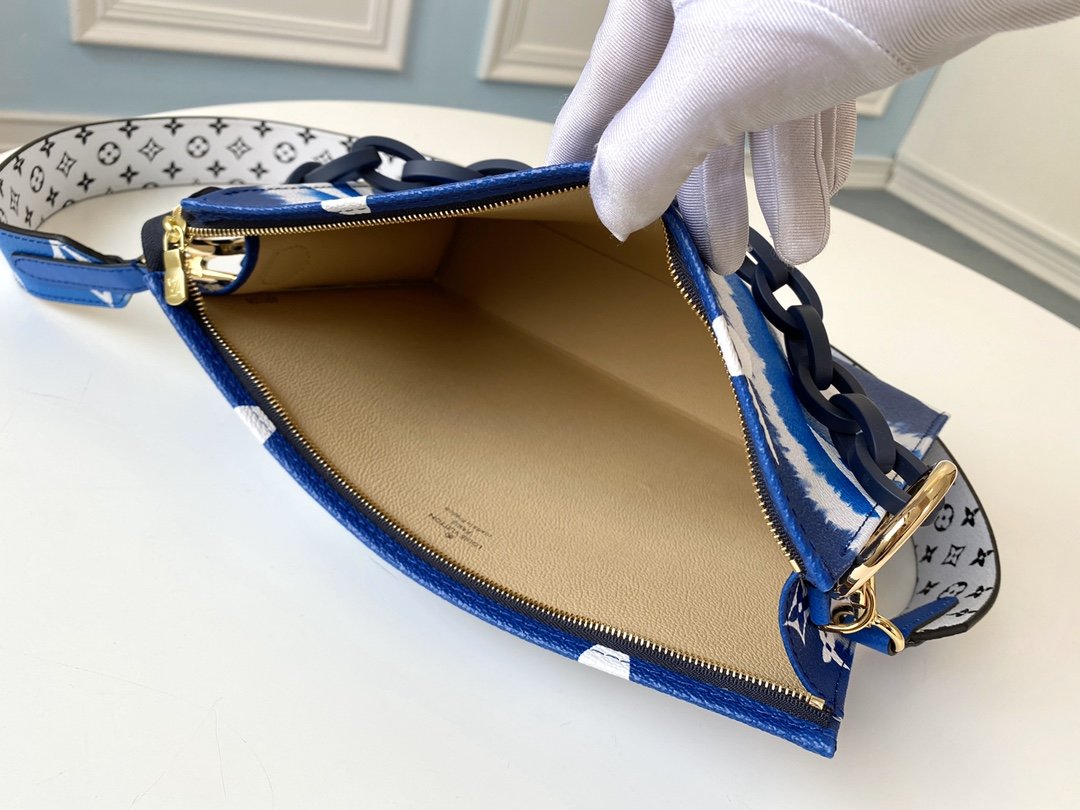 L0vis Vvtt0n Escase TOILET POUCH XL M68136
