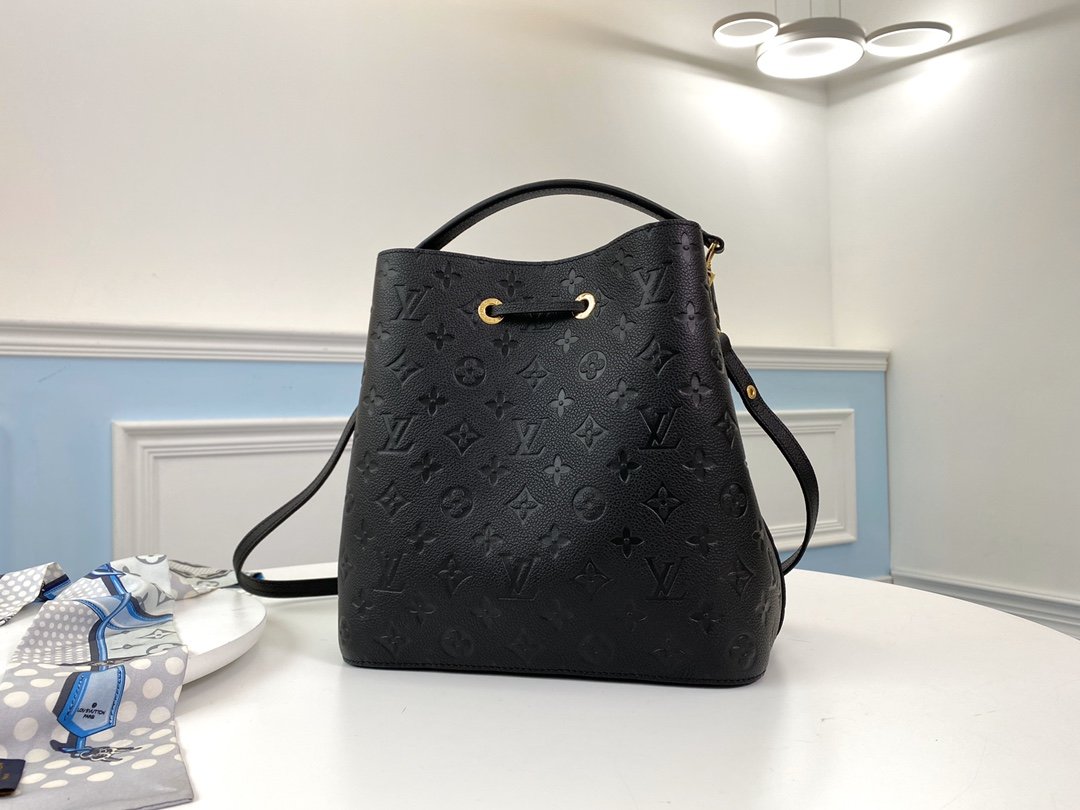 L0vis Vvtt0n M45256 Monogram NéoNoé Bag Black