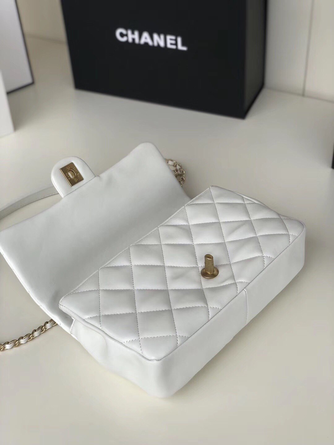 Ch**el Flap Bag Lambskin White 24cm