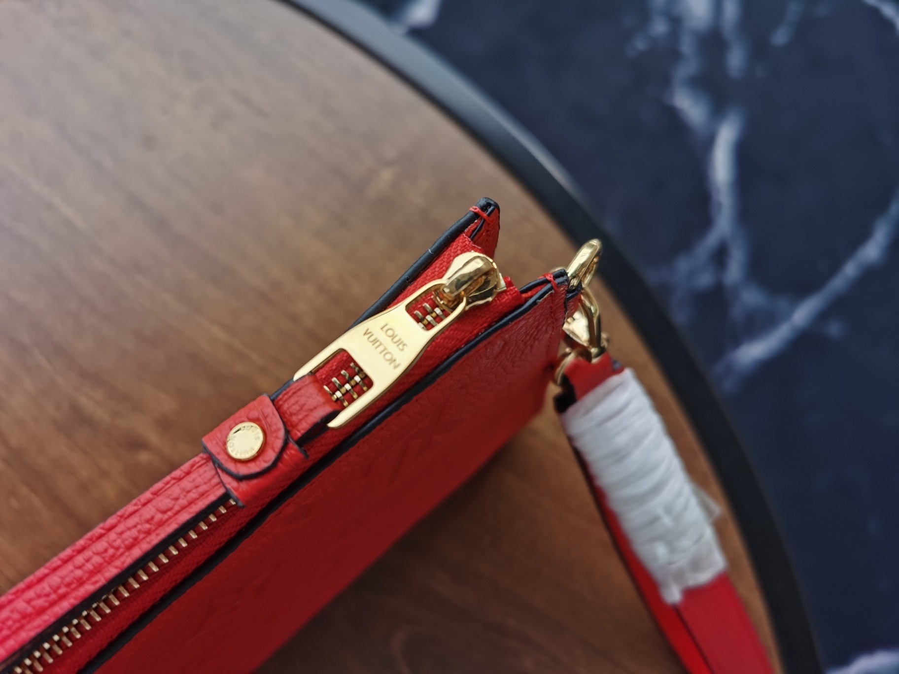 LV POCHETTE MÉLANIE MM RED