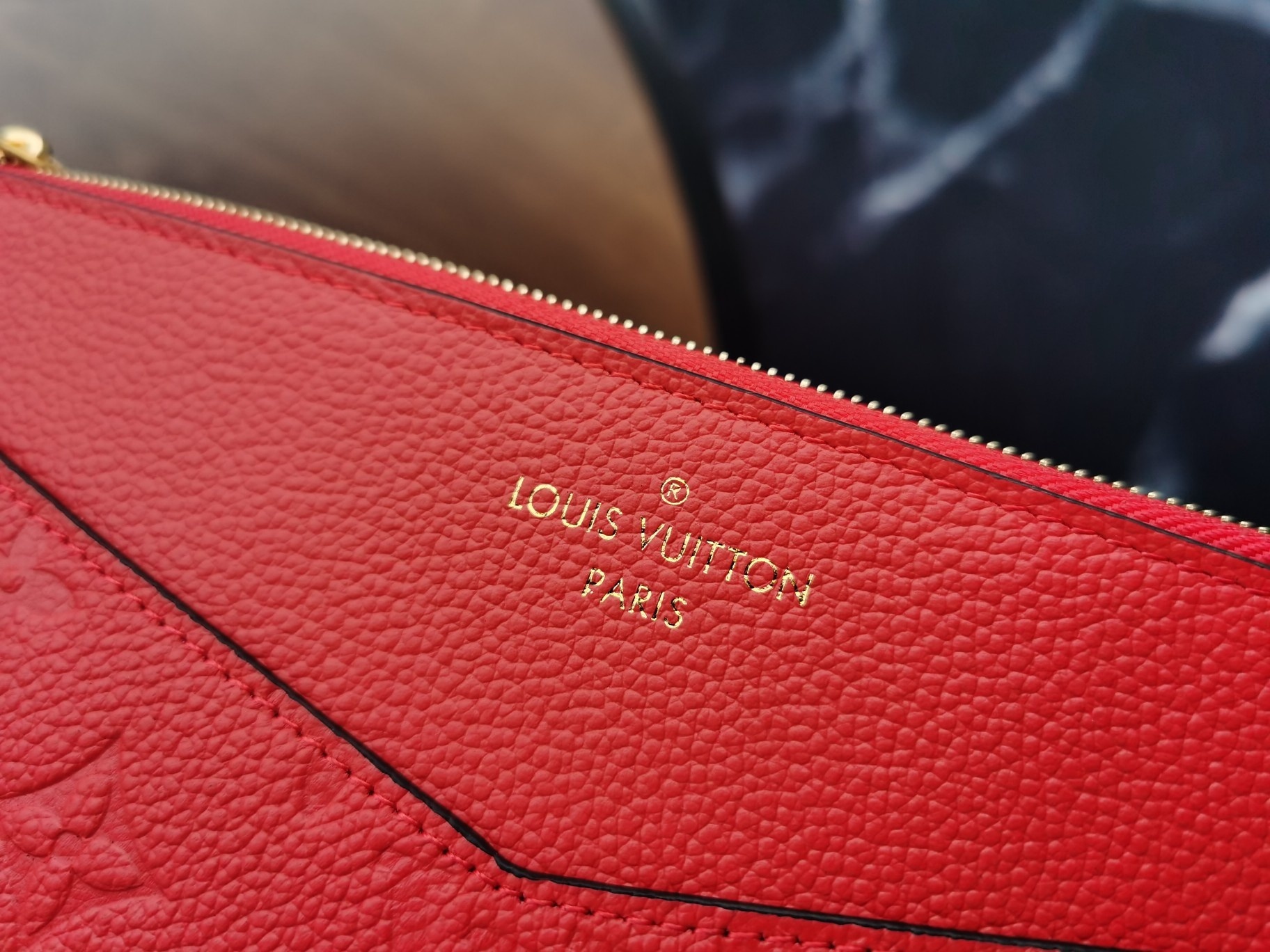 LV POCHETTE MÉLANIE MM RED