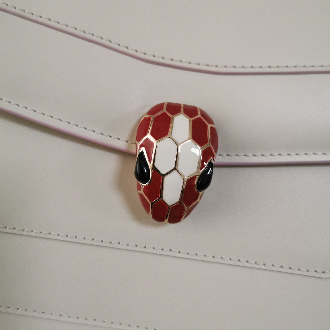 Bvlga Serpenti in Love Bag 27cm white