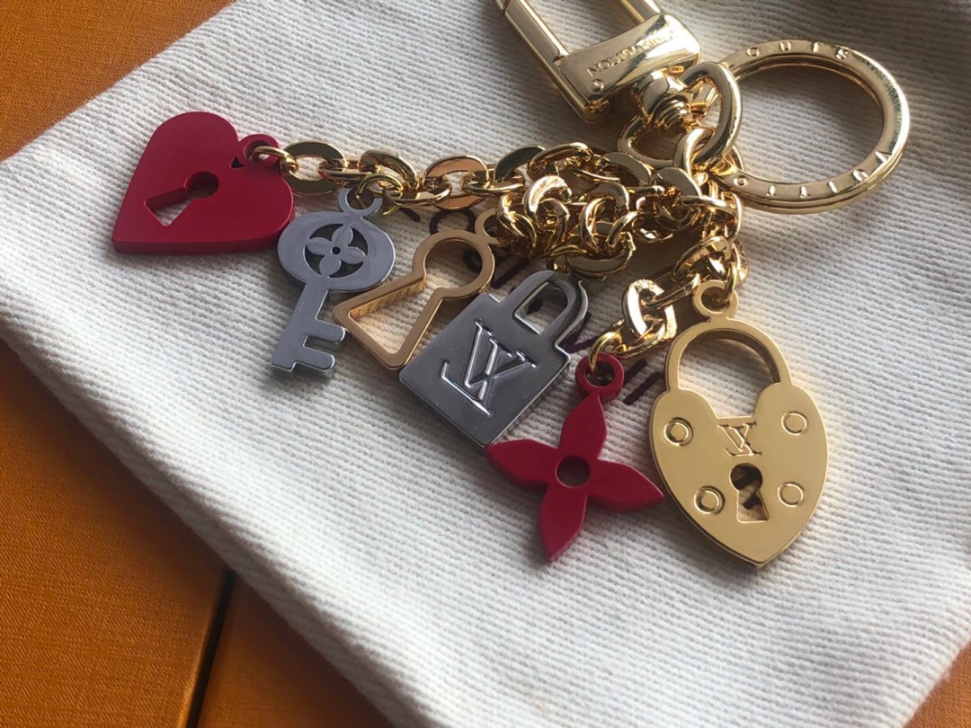LV M67438 Love Lock Heart and Key Holder