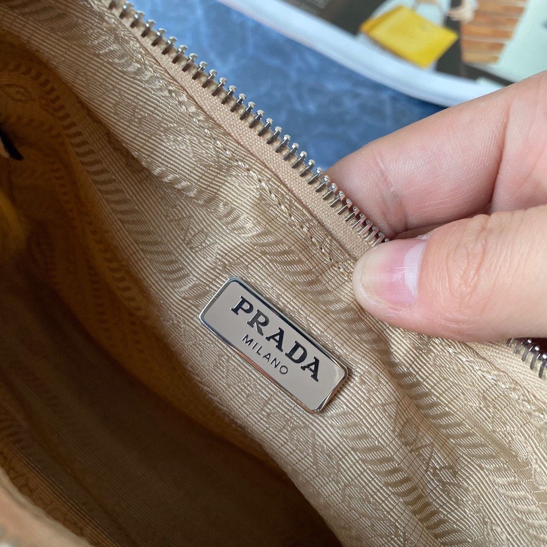 Pra*a Nylon 1NE204 Hobo Bag 22cm 001