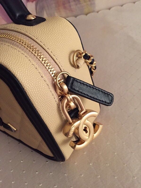 Ch**el small Caviar Vanity bag 17cm