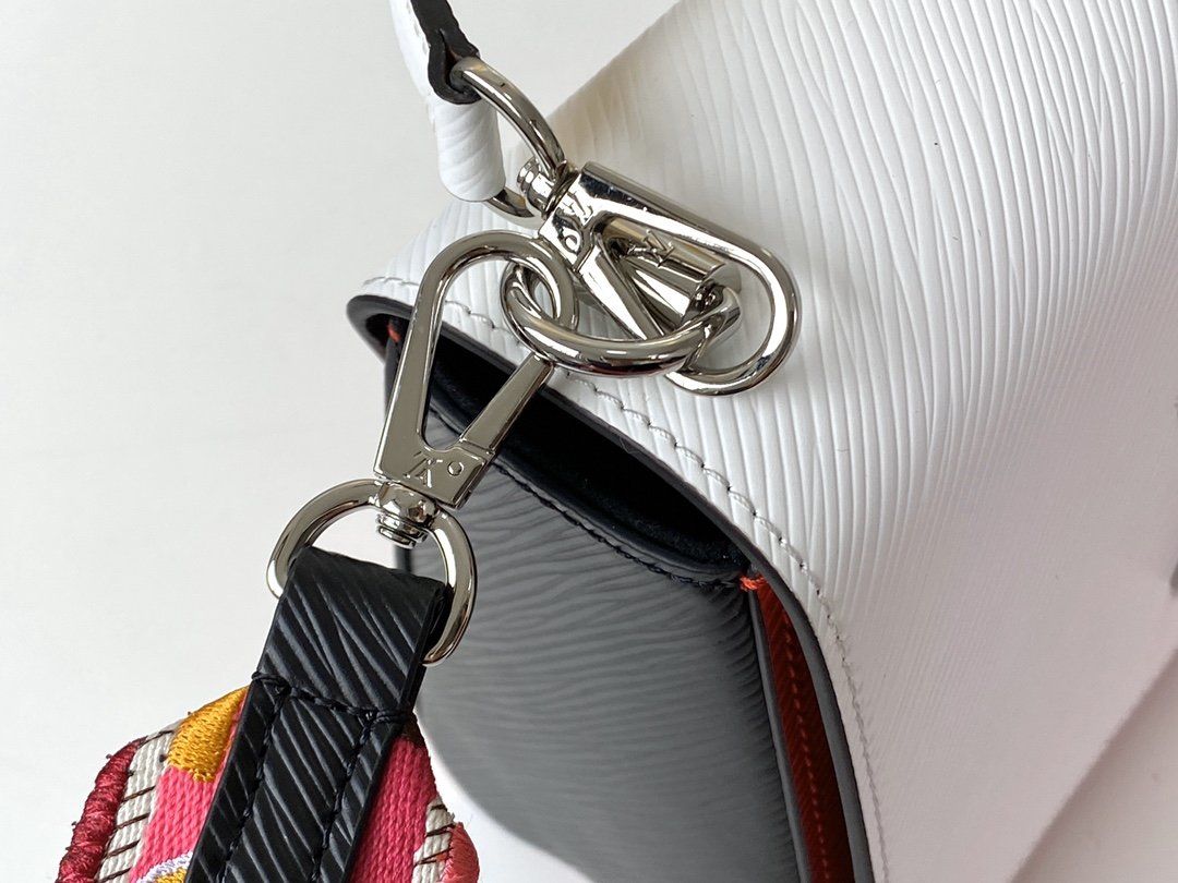 L0vis Vvtt0n Twist Strap MM Bag Epi Leather