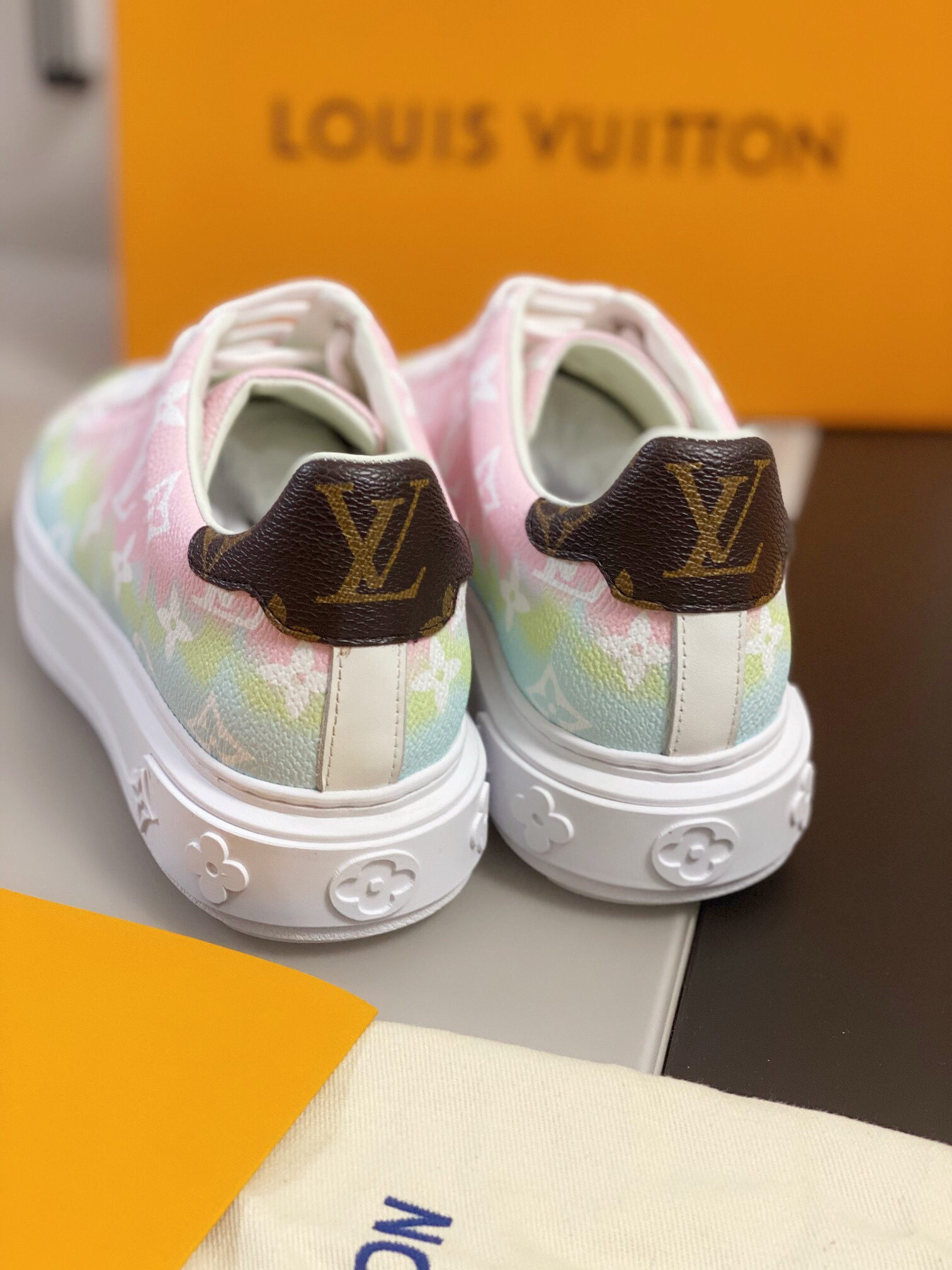 L0vis Vvtt0n Sneakers 002