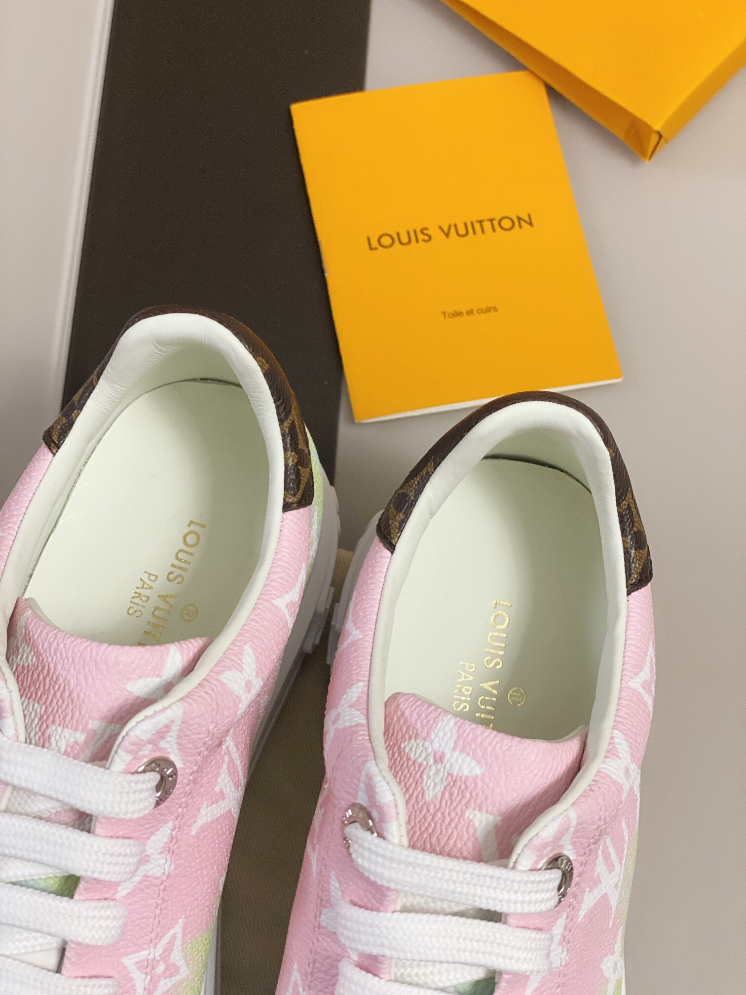L0vis Vvtt0n Sneakers 002