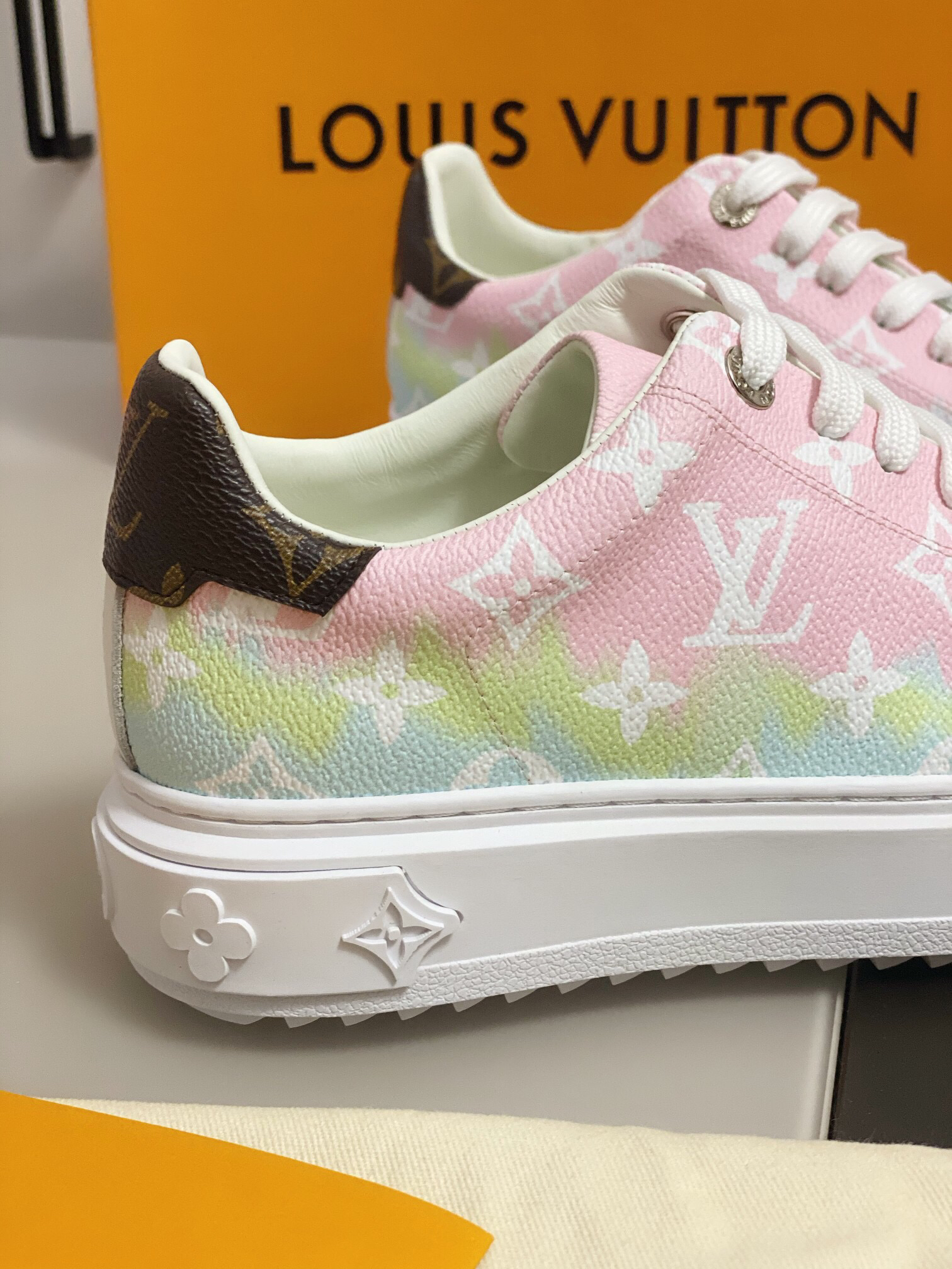 L0vis Vvtt0n Sneakers 002