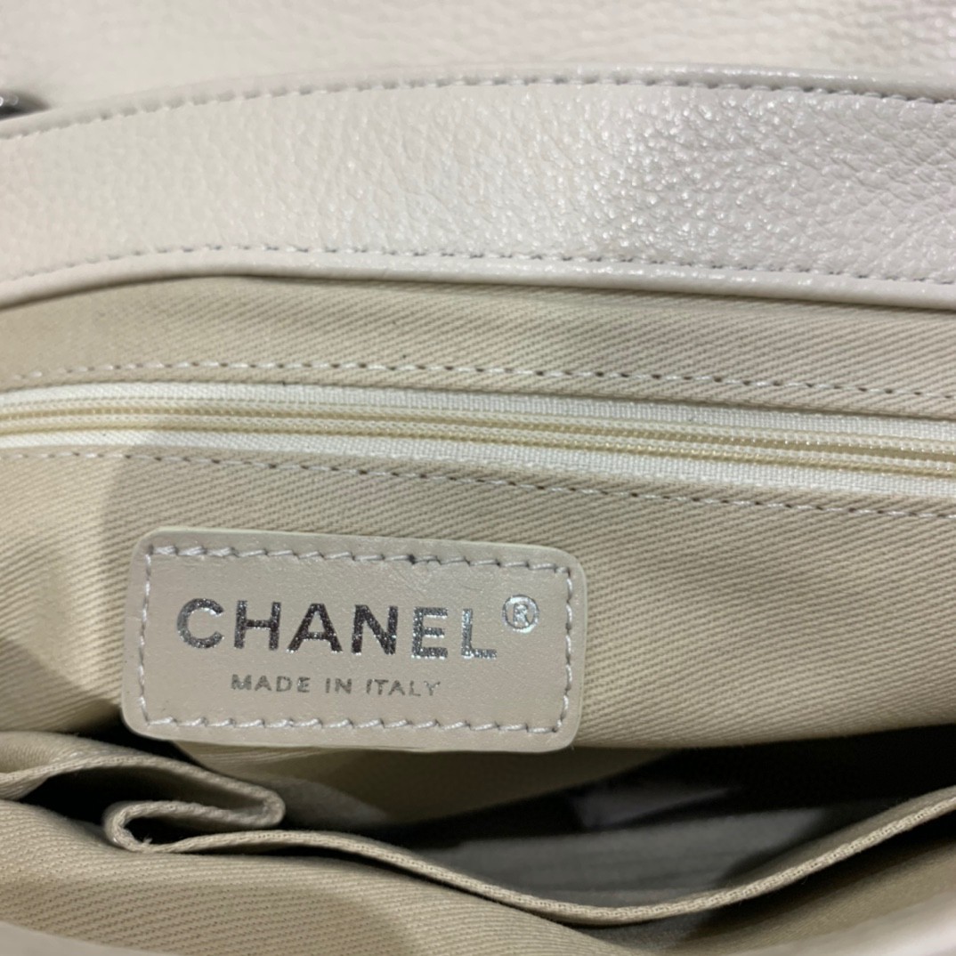 Ch**el Caviar Shoulder bag White 32cm