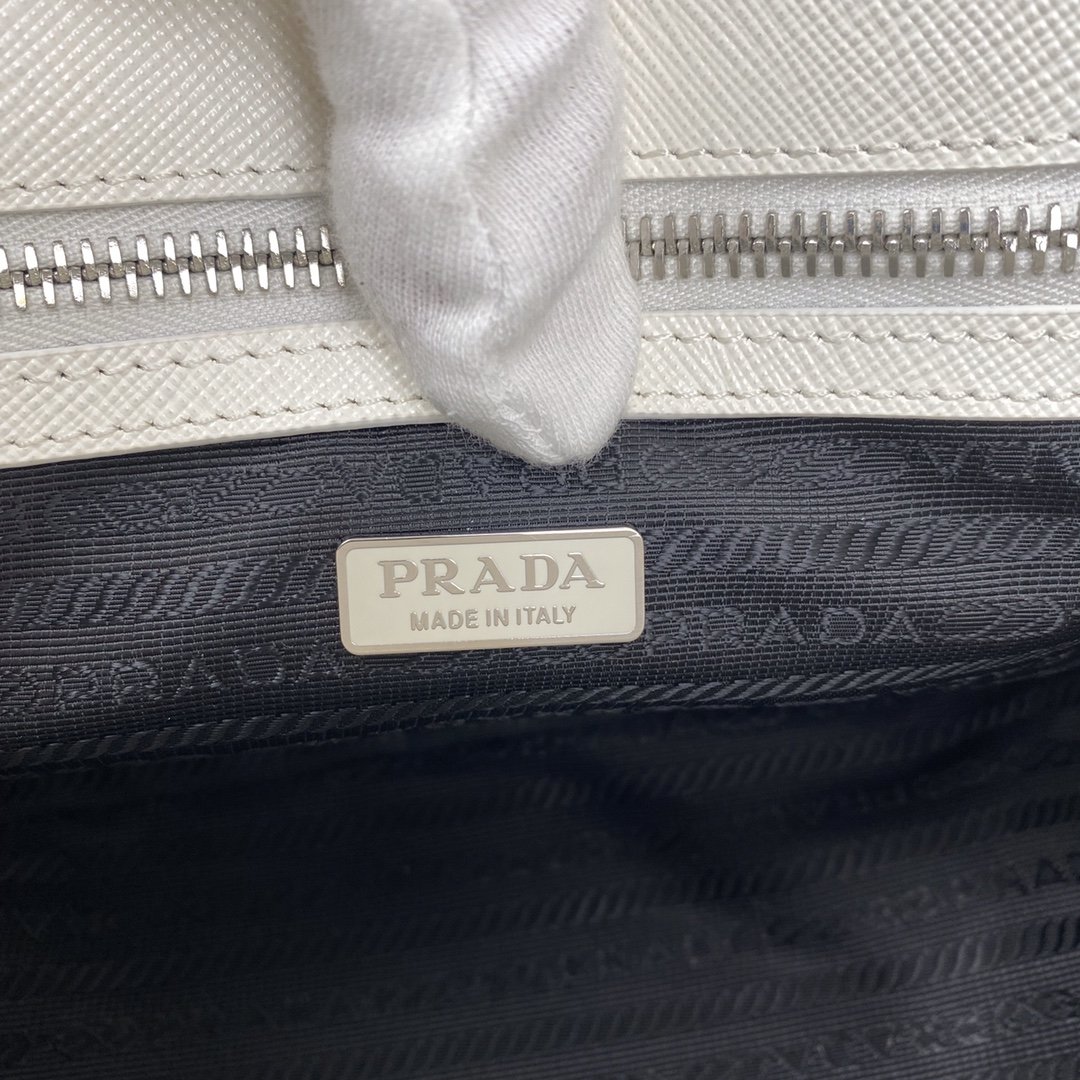 Pra*a Saffiano Leather Bag 1BA296 23cm