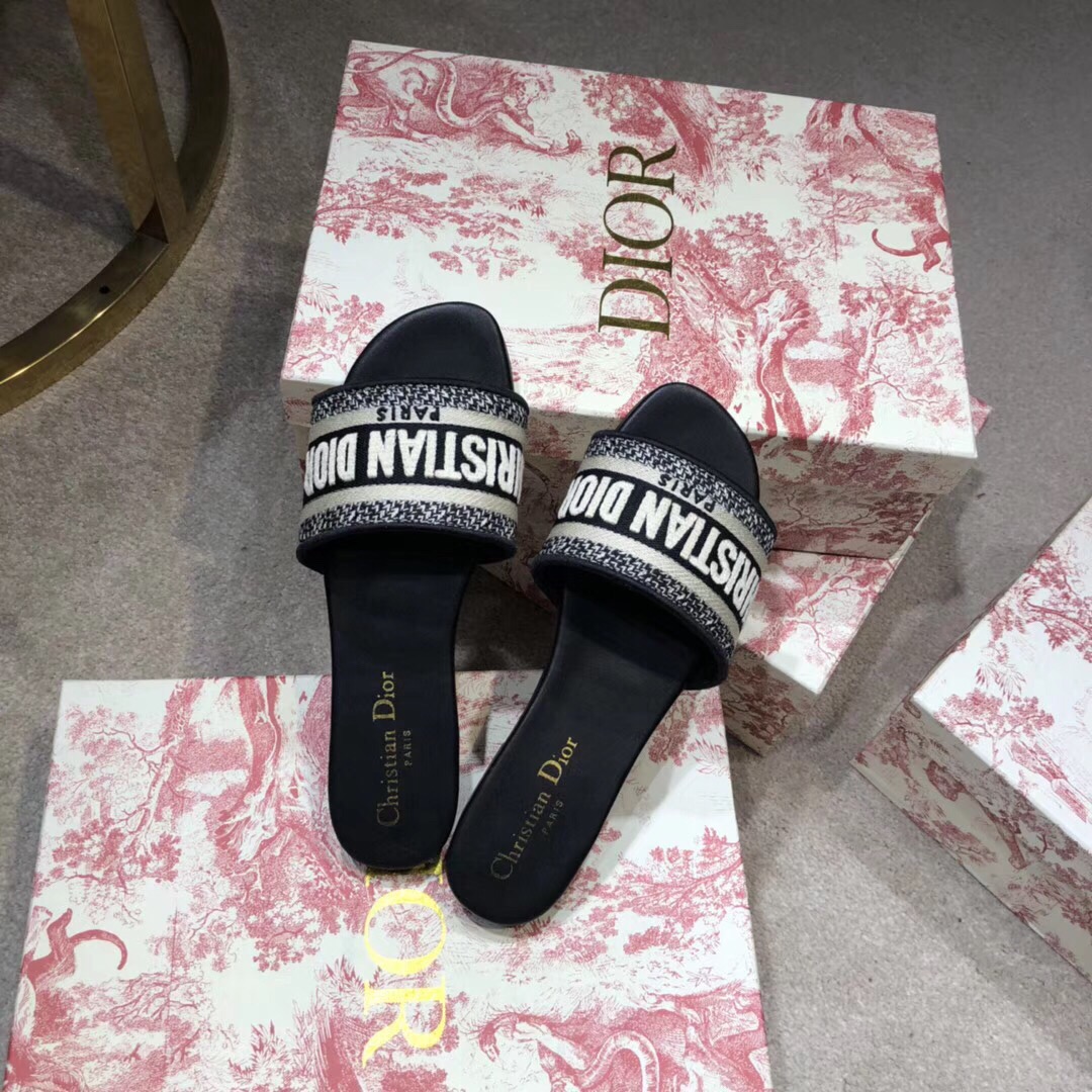 D10r Slippers 001