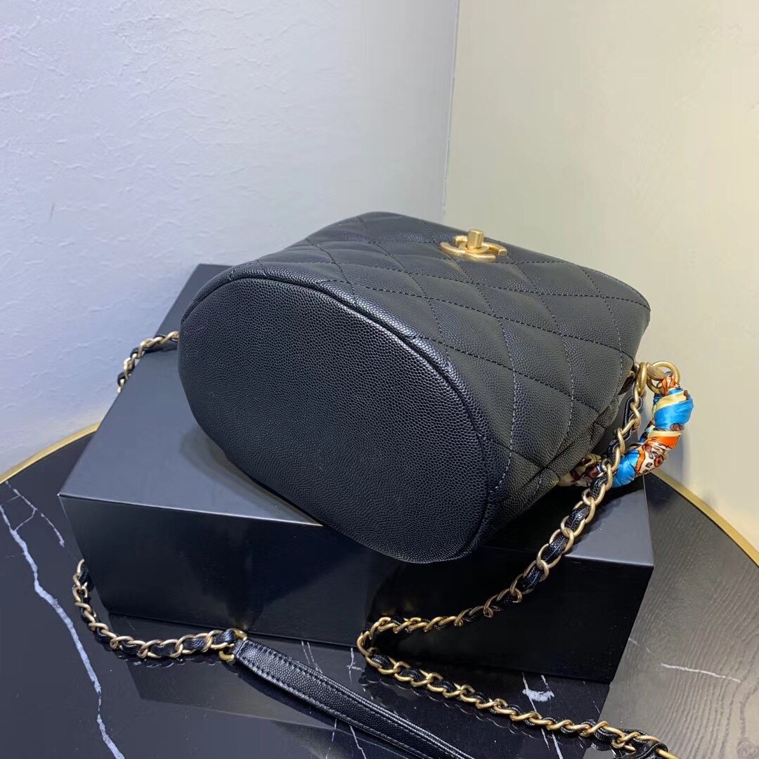 Ch**el Bucket bag 18cm Black