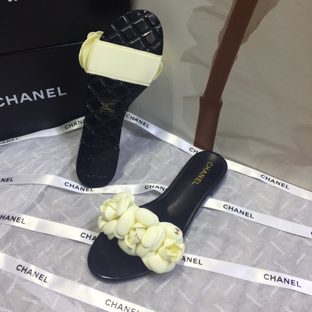 Ch**el Sandals White