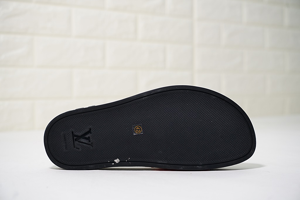 L0vis Vvtt0n Slipper 014