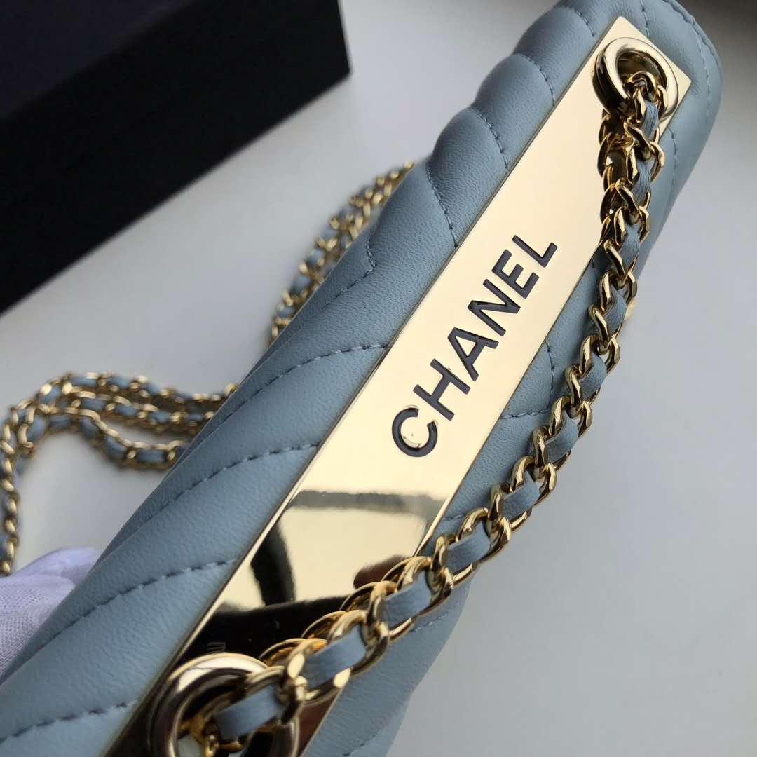 Ch**el Woc bag 18cm