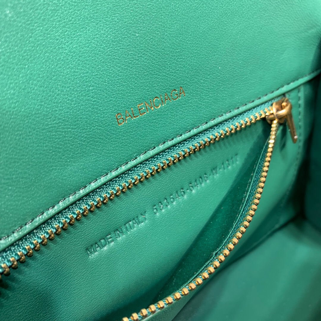 Ba1en*iaga Hourglass Bag 24cm Green