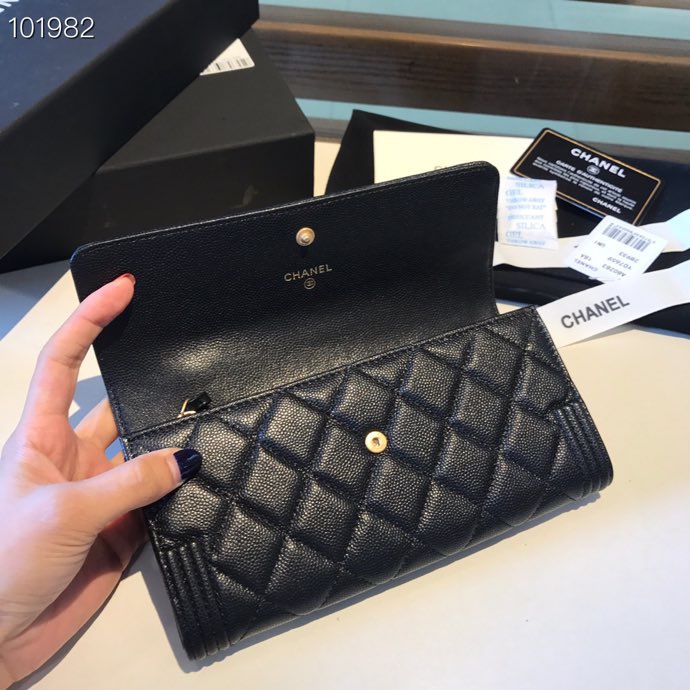 Ch**el LeBoy Wallet Caviar 19CM 002