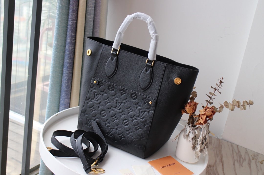 L0vis Vvtt0n Fold Tote MM Monogram in Black