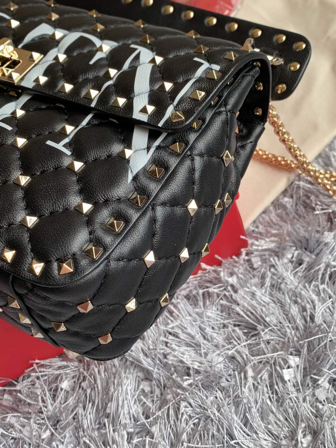 Va1e*ntin0 Handbag 24cm