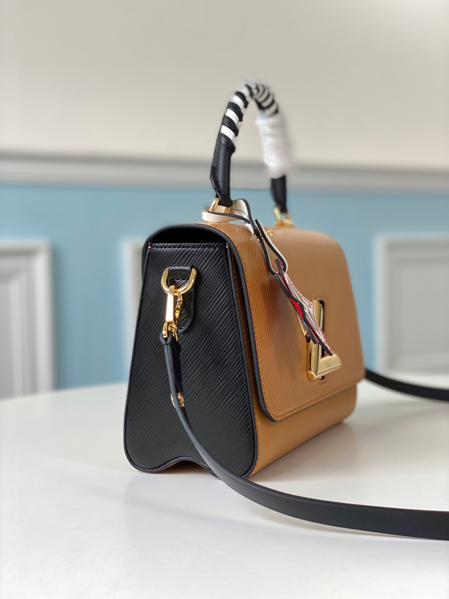 LV M56849 CRAFTY TWIST