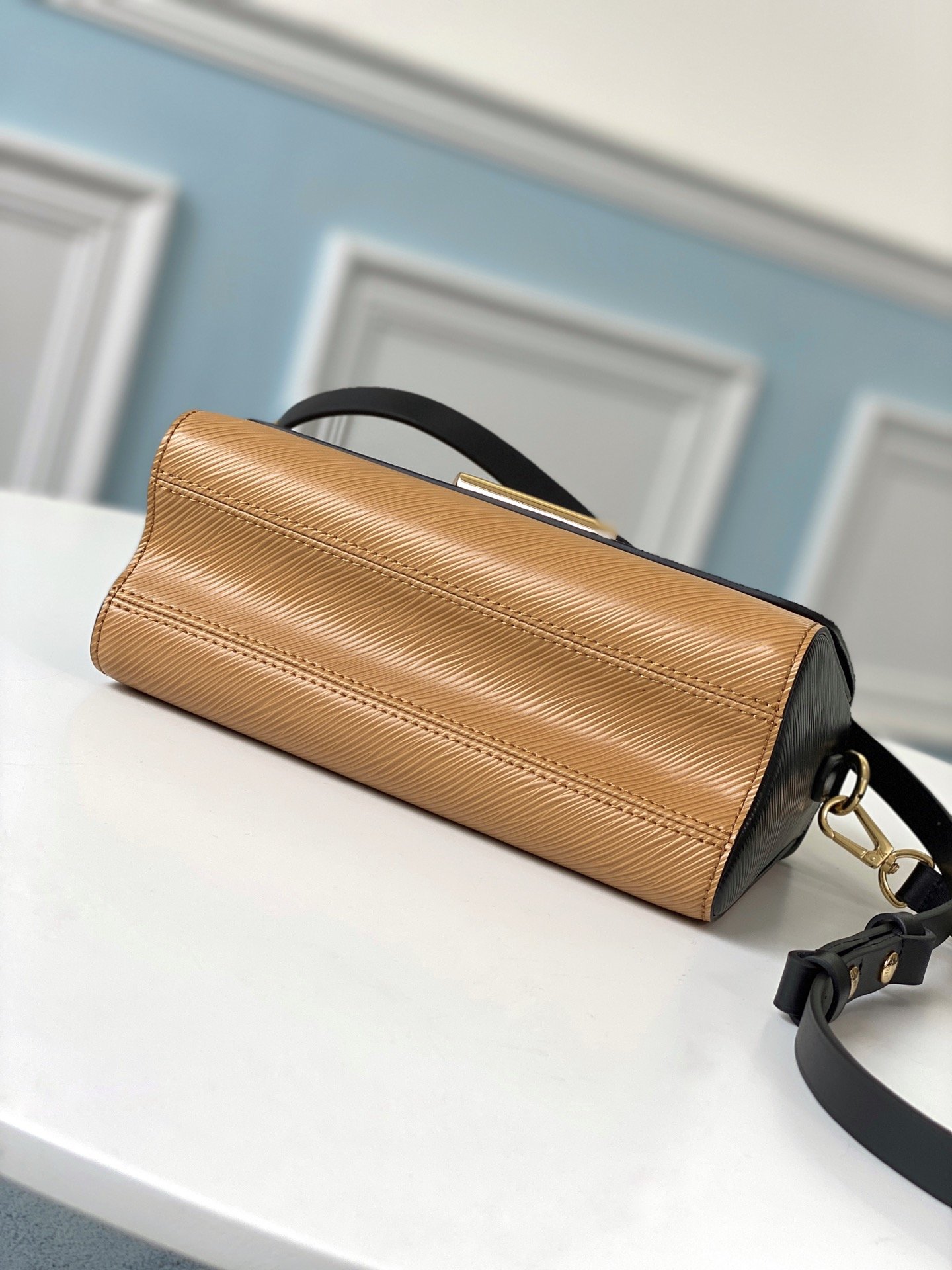 LV M56849 CRAFTY TWIST