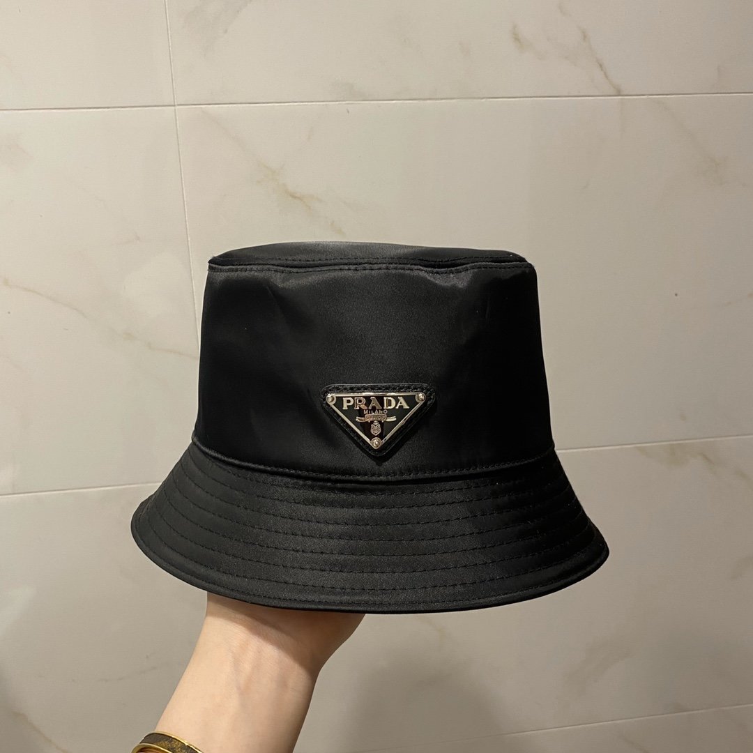 Pra*a Hat Black
