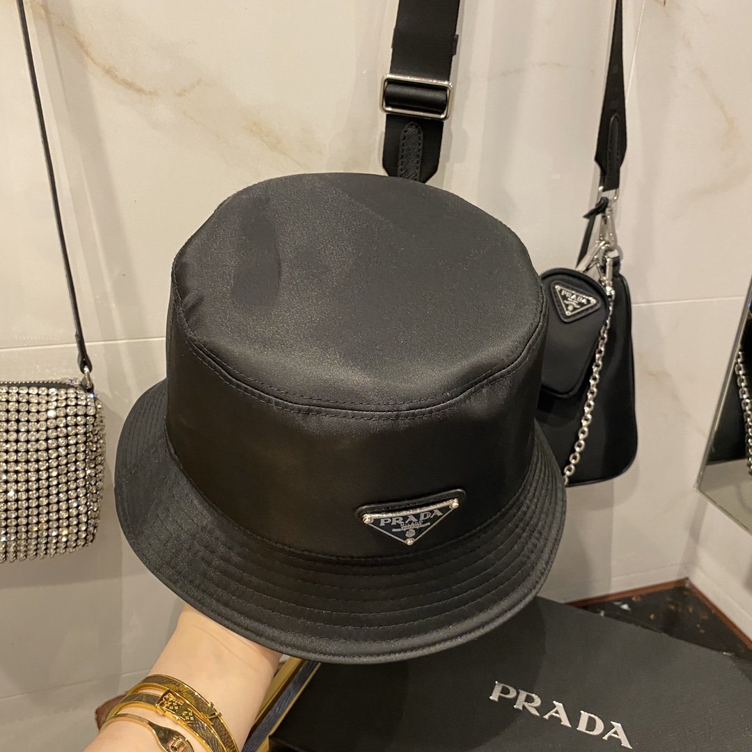 Pra*a Hat Black