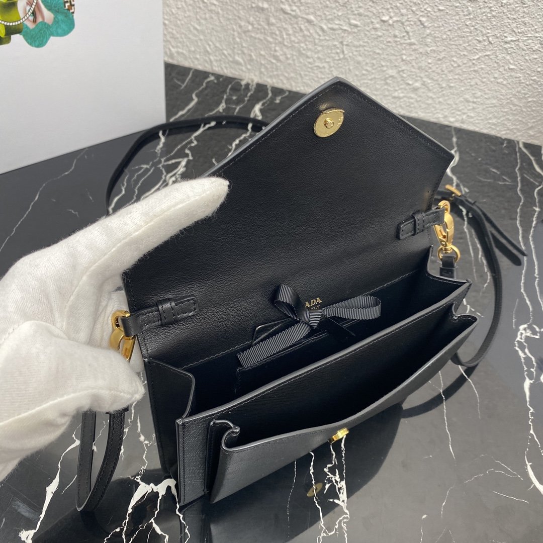 Pra*a 1BP020 Saffiano Chain Bag 002