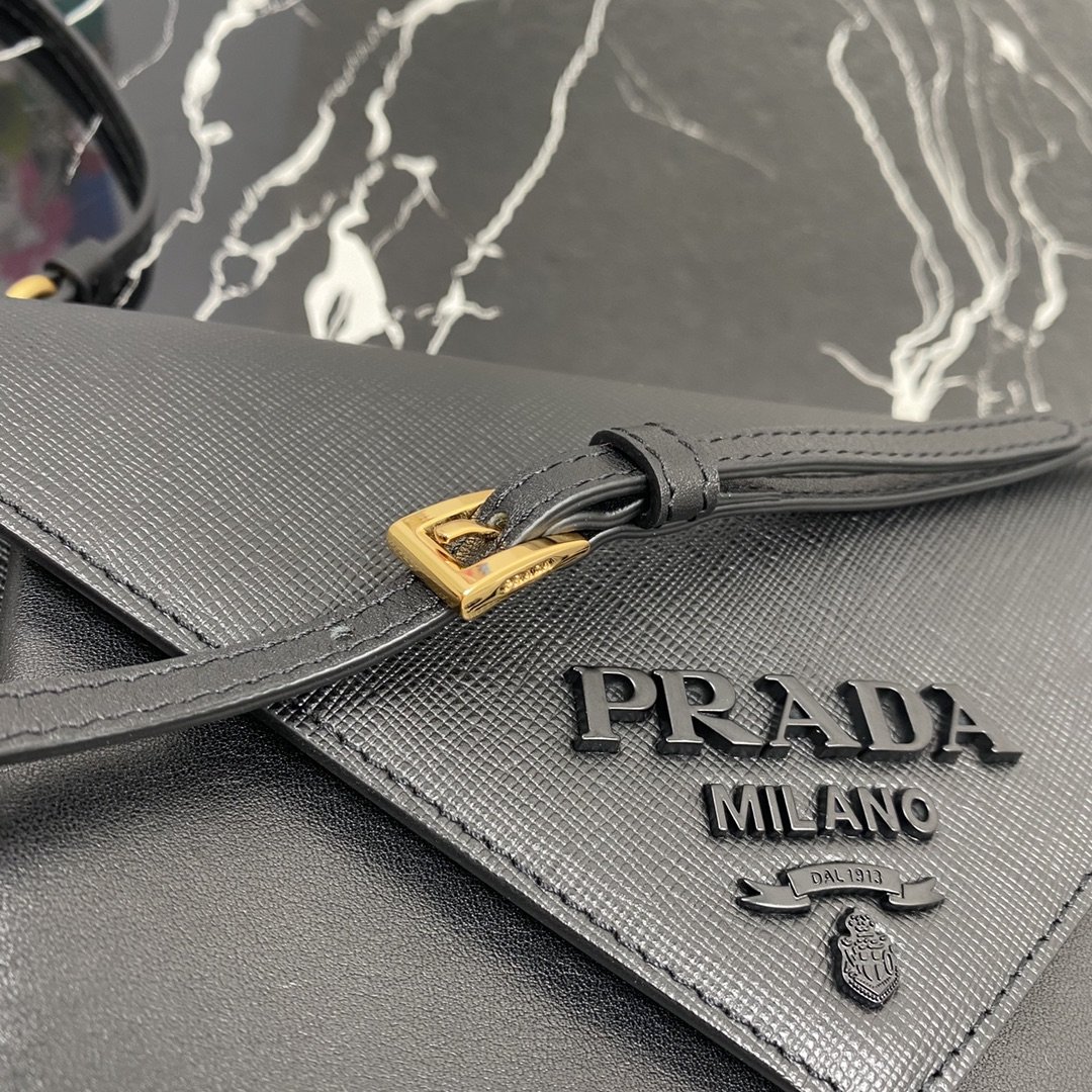 Pra*a 1BP020 Saffiano Chain Bag 002