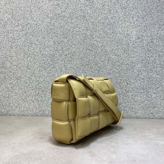 B0tt*ga Ven*ta Cassette Bag 26cm 001