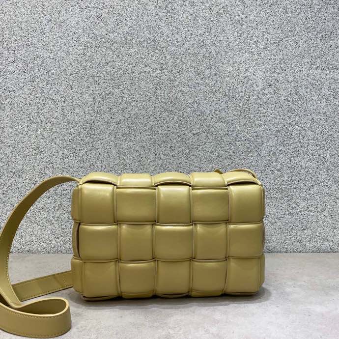 B0tt*ga Ven*ta Cassette Bag 26cm 001