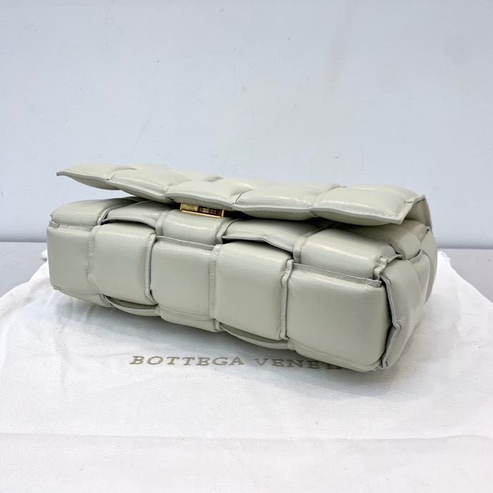 B0tt*ga Ven*ta Cassette Bag 26cm 002