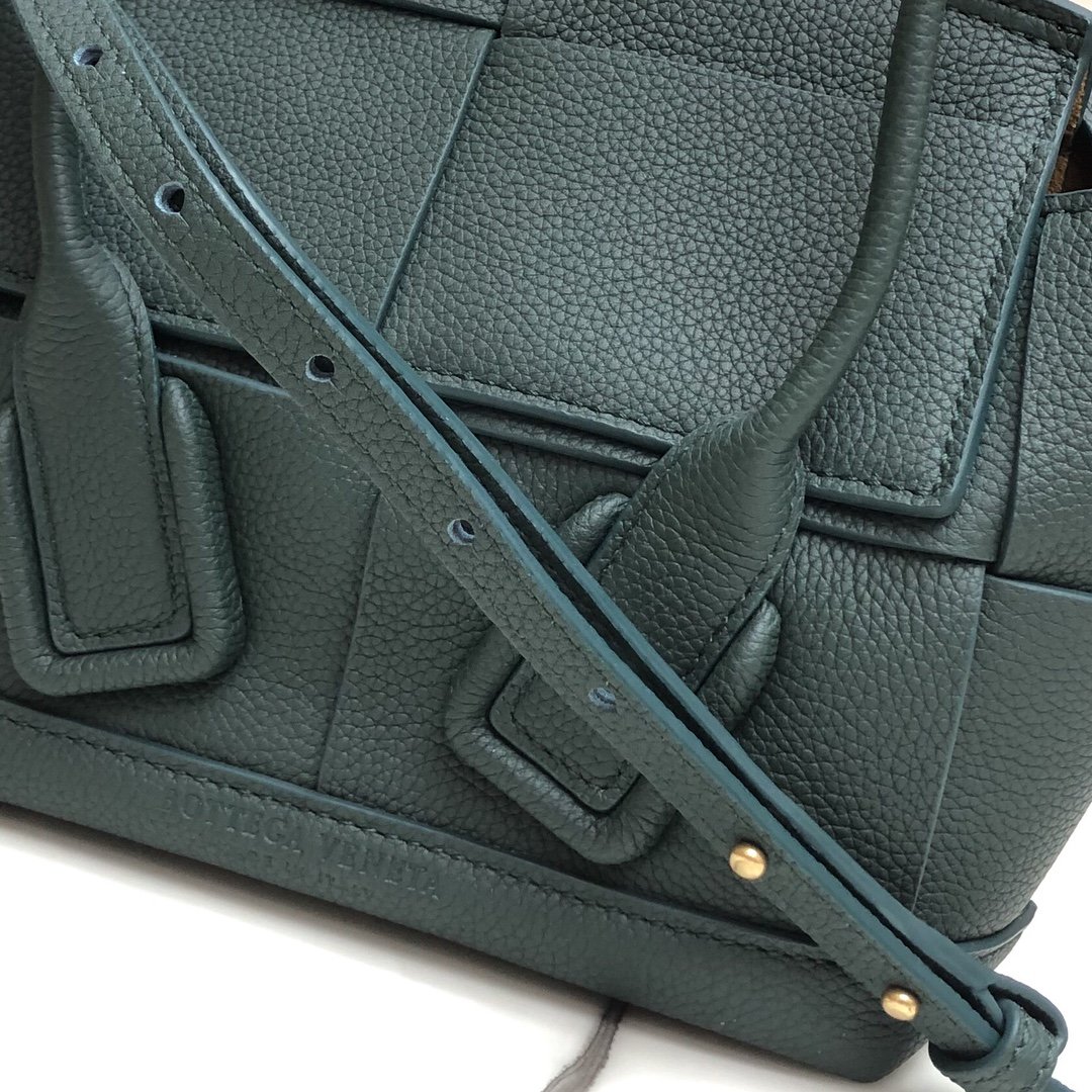 B0tt*ga Ven*ta Arco Bag 006