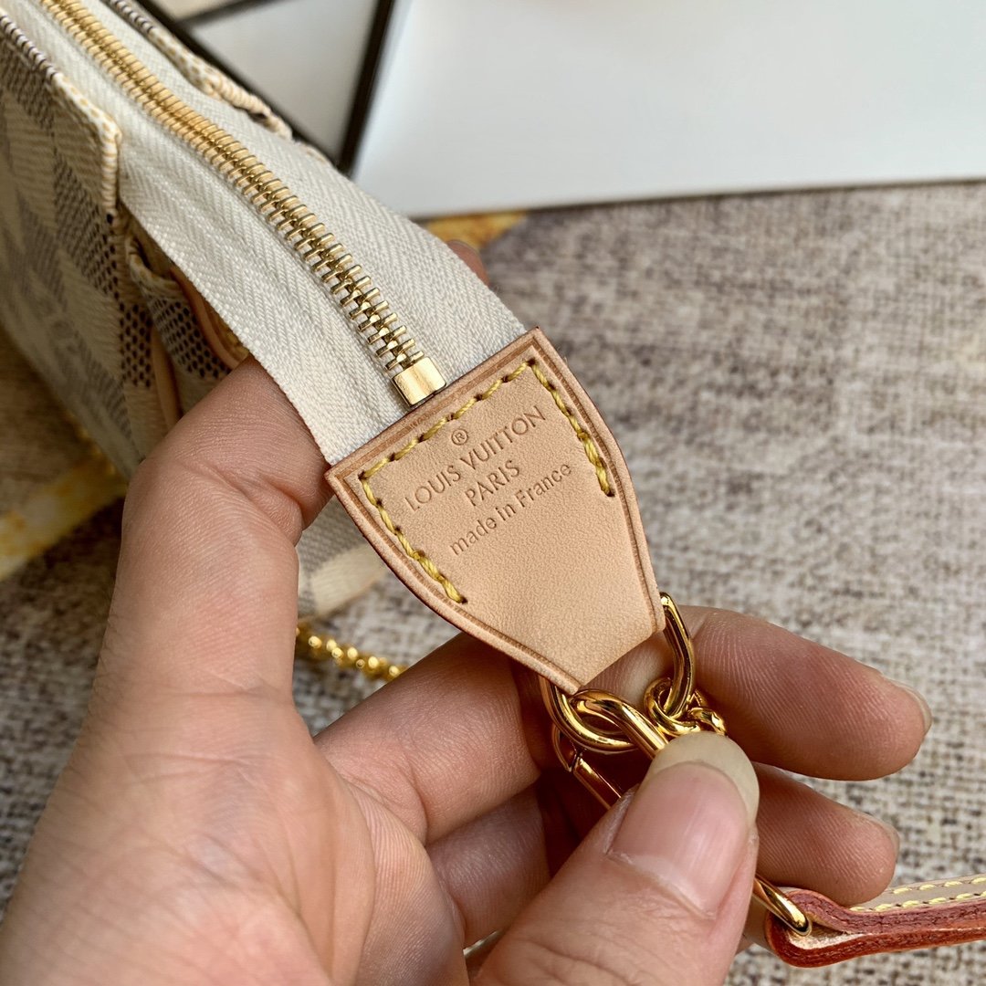 L0vis Vvtt0n Eva Shoulder Pouch 001