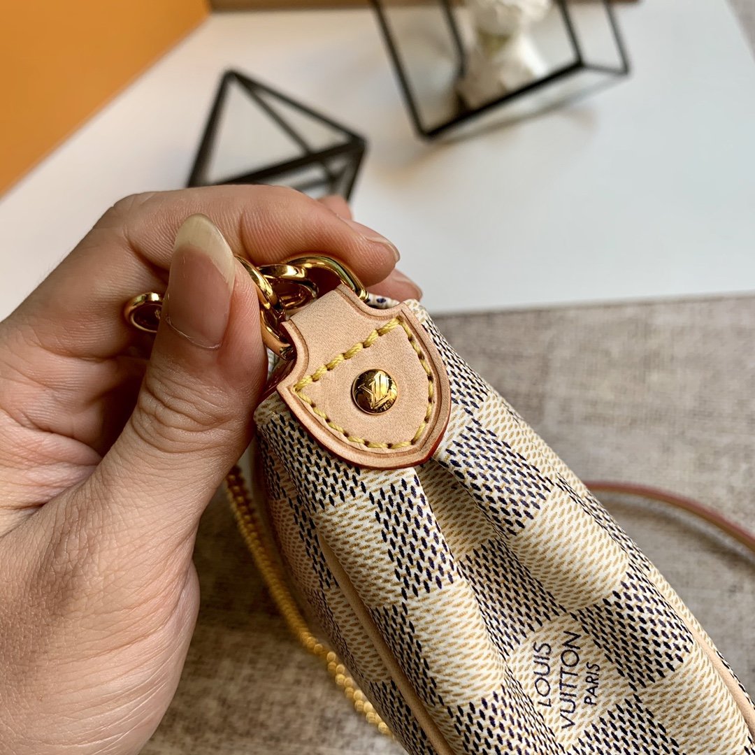 L0vis Vvtt0n Eva Shoulder Pouch 001
