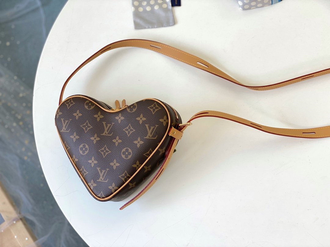LV M45149 Nicolas Ghesquière Monogram